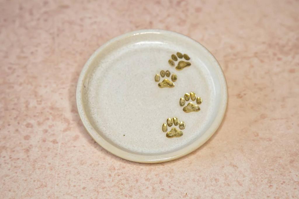 ПЛОСКАЯ МИСКА ДЛЯ МЕЛКИХ ПОРОД СОБАК И КОШЕК "КРАСОТА"