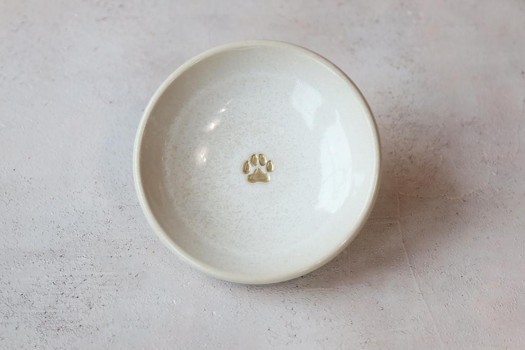 МИСКА СВЕТЛАЯ ГЛУБОКАЯ С ЗОЛОТОЙ ЛАПКОЙ