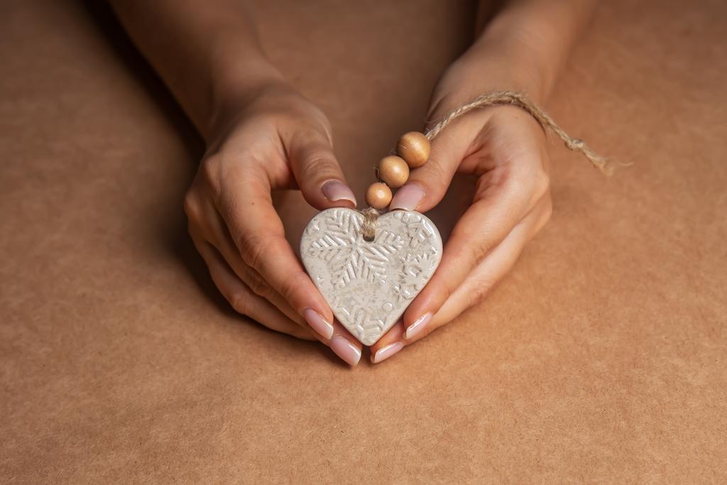 ЁЛОЧНАЯ ИГРУШКА "СЕРДЕЧКО" белый перламутр