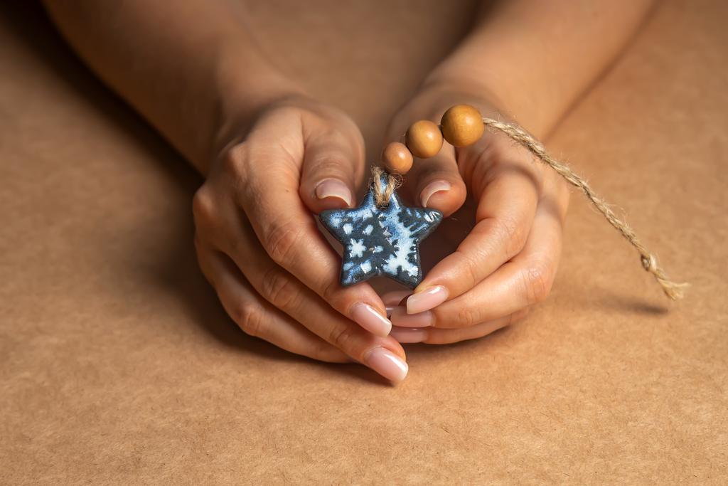 ЕЛОЧНАЯ ИГРУШКА "ЗВЕЗДОЧКА"