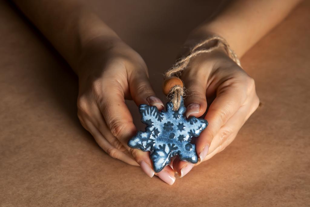 ЕЛОЧНАЯ ИГРУШКА "СНЕЖИНКА"