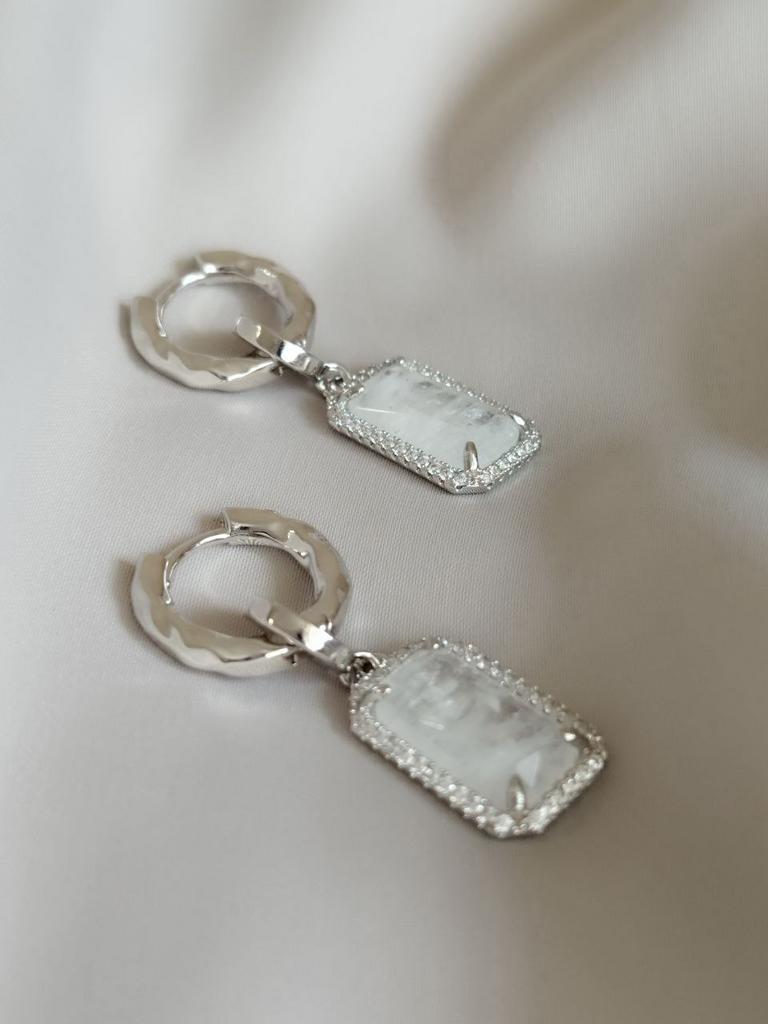 Серьги Конго с подвесками из белого кварца