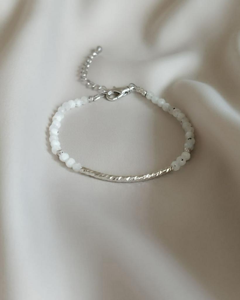 Браслет из лунного камня