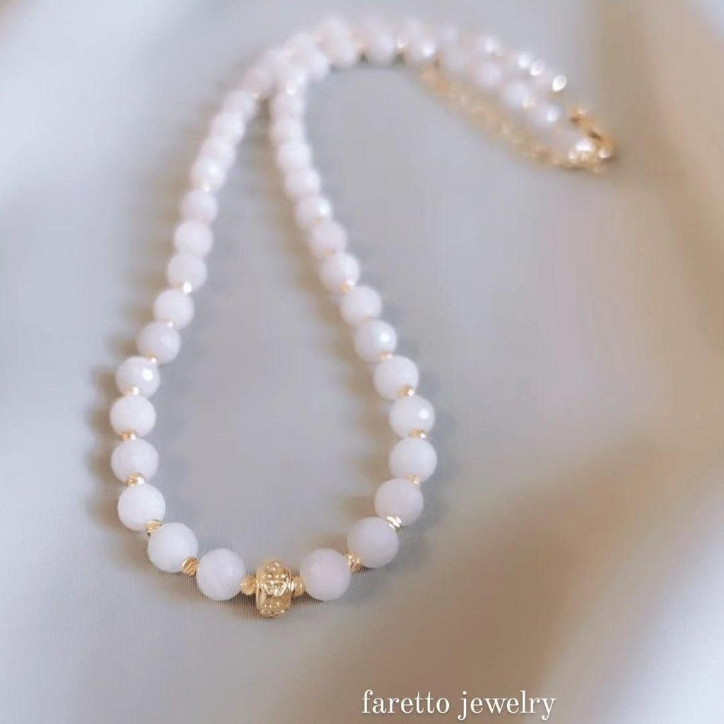 Колье из мадагаскарского розового кварца