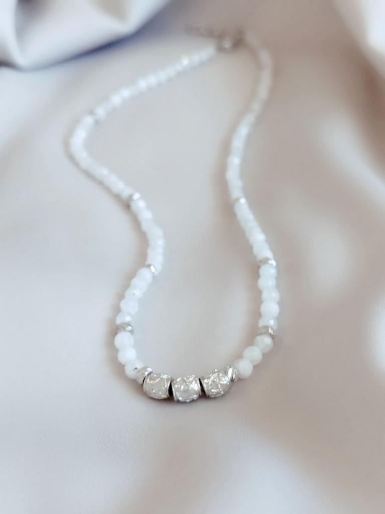 Чокер из лунного камня