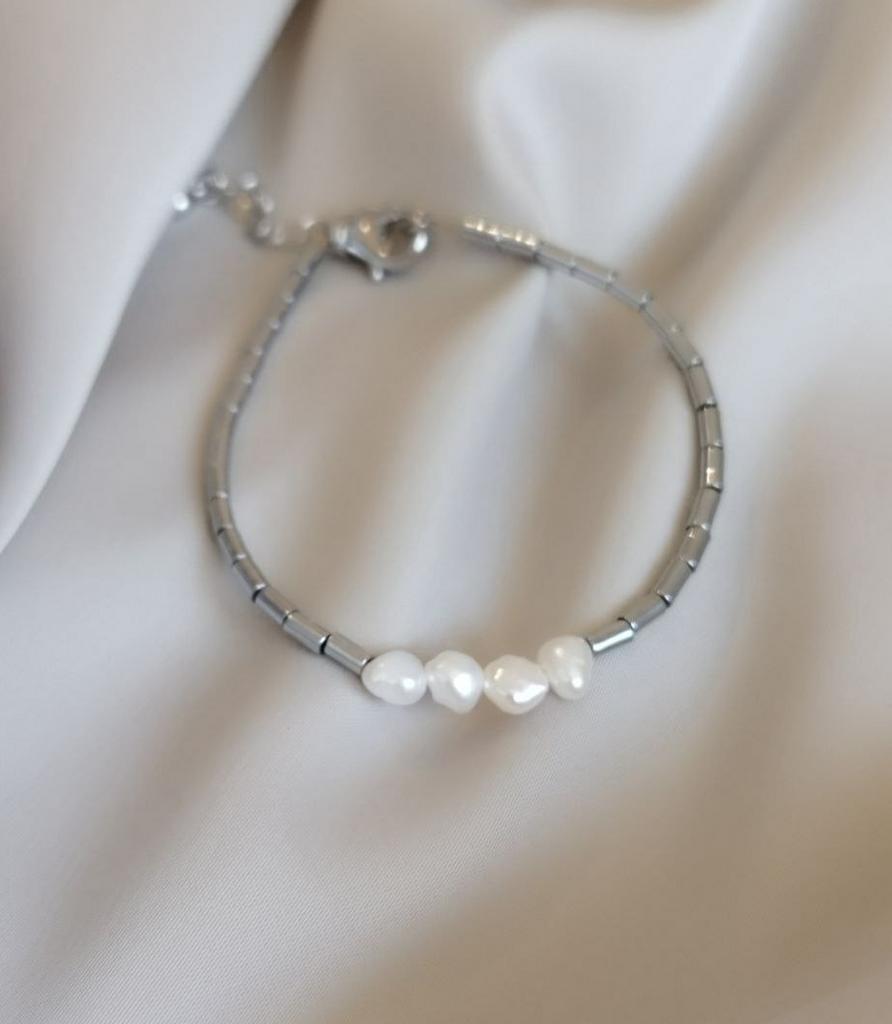 Браслет из гематита и жемчуга