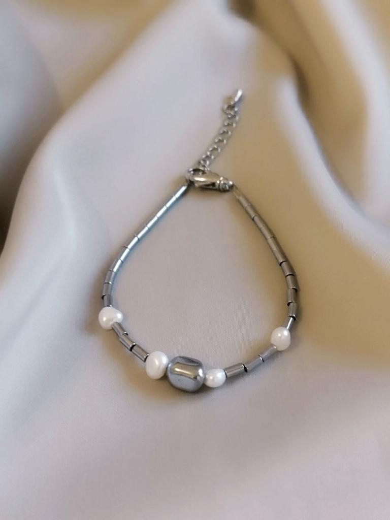 Браслет из гематита и жемчуга