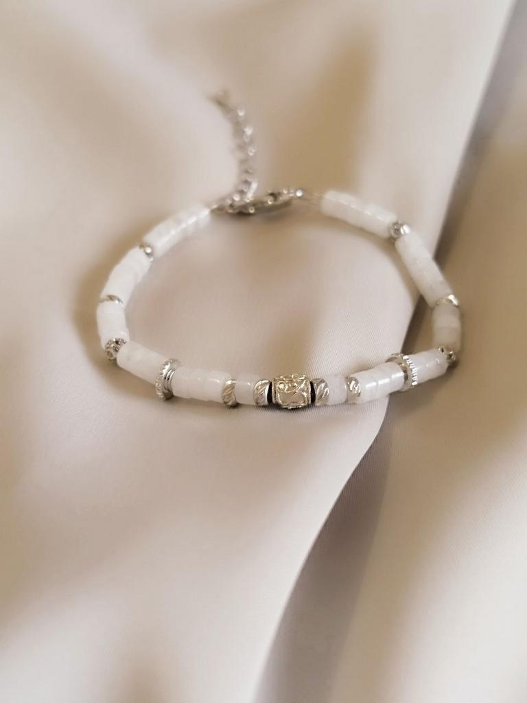 Браслет из белого кварца