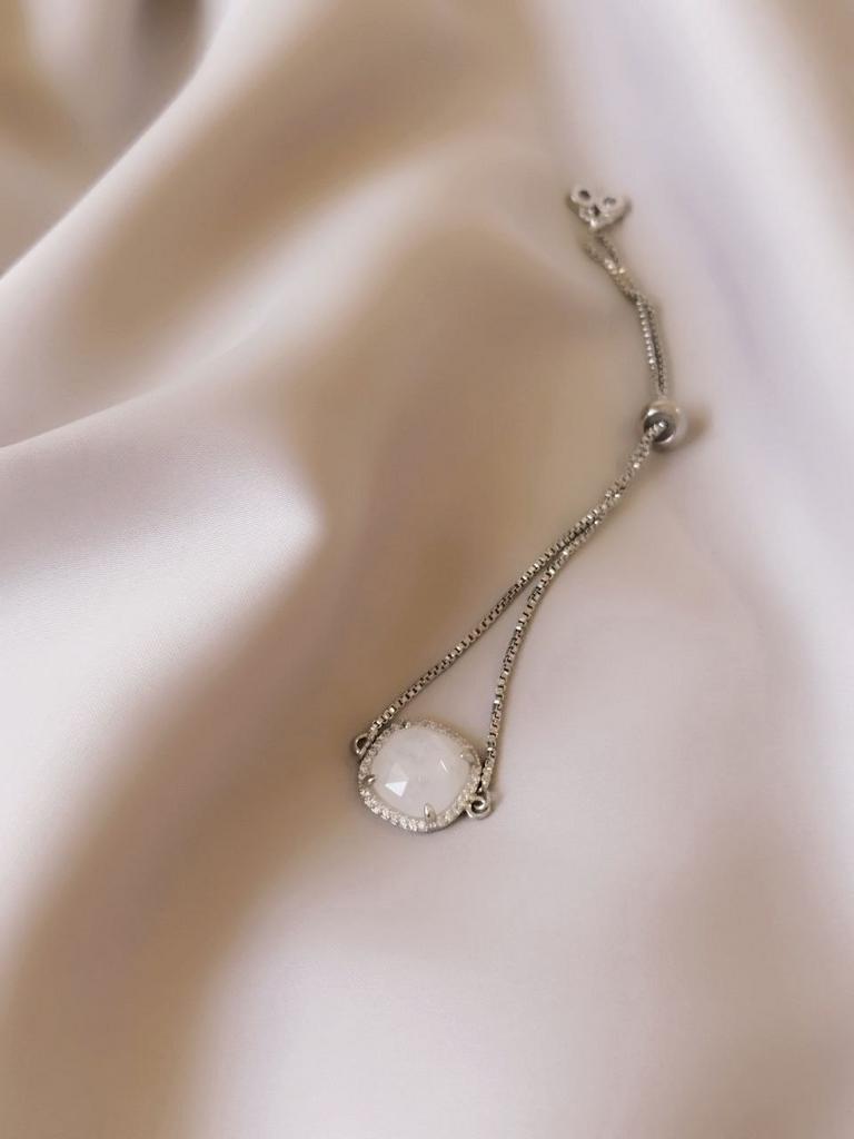 Браслет из белого кварца