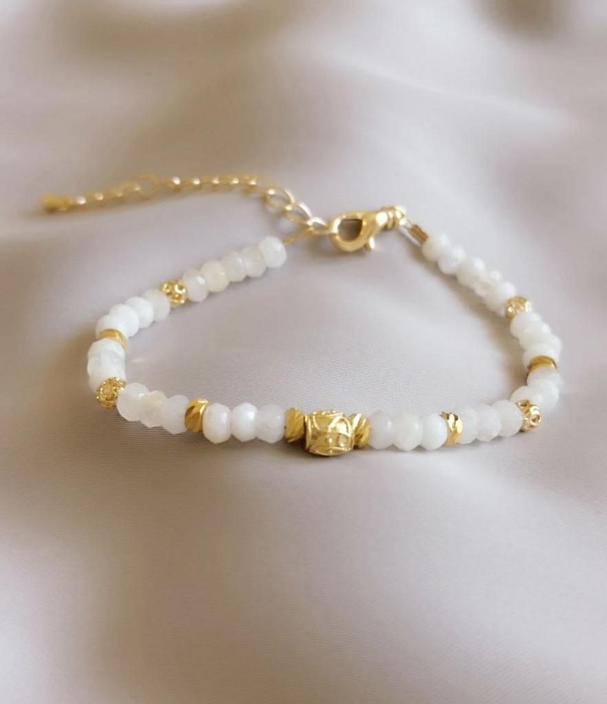 Браслет коллекции Античность из молочного агата