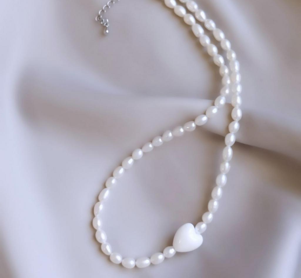 Чокер из жемчуга с сердечком