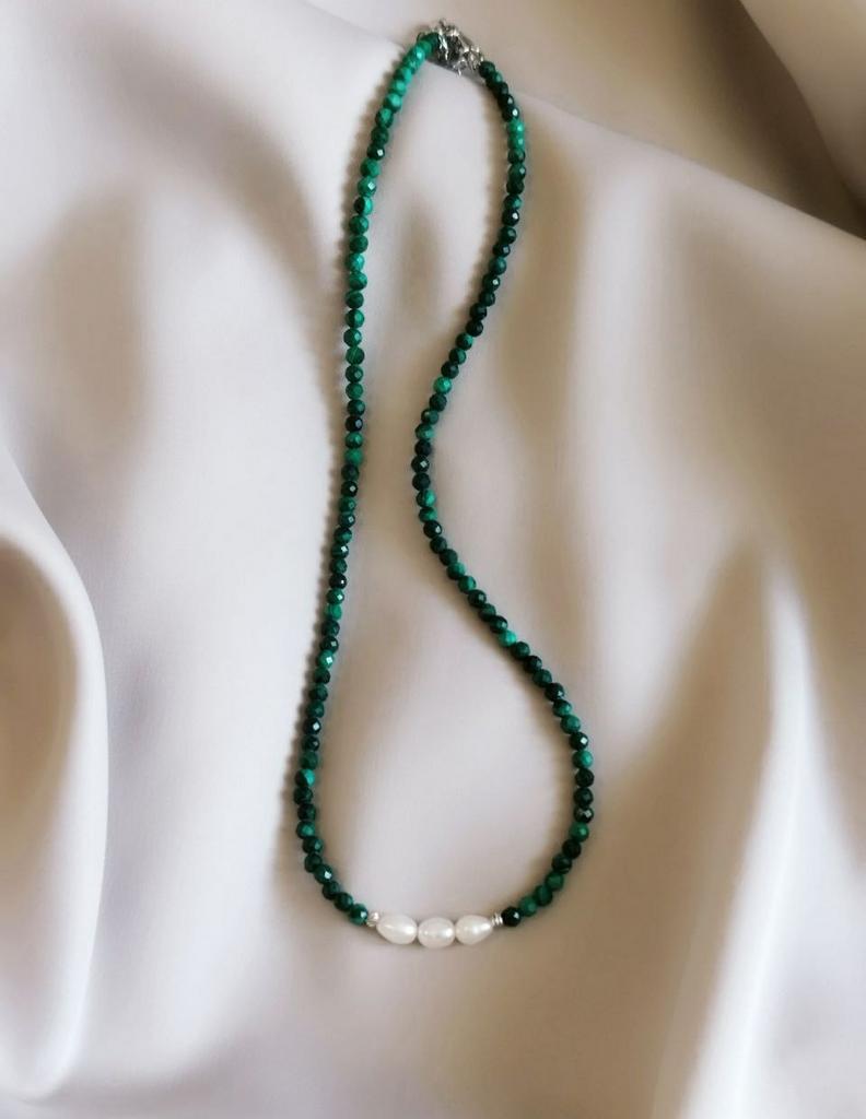 Колье Акценты из малахита и жемчуга