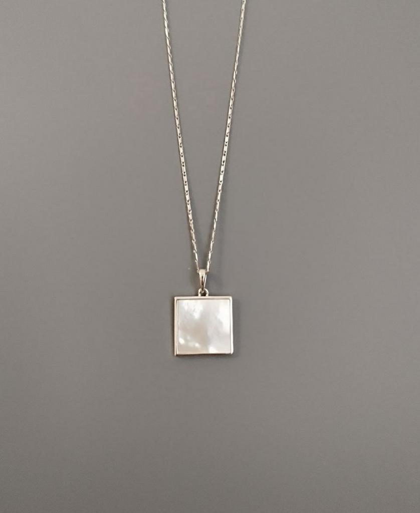 Кулон Гармония из перламутра