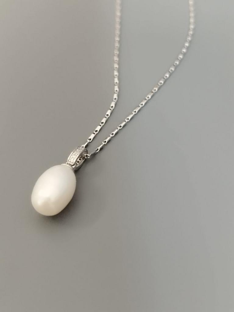 Кулон из жемчуга на цепочке