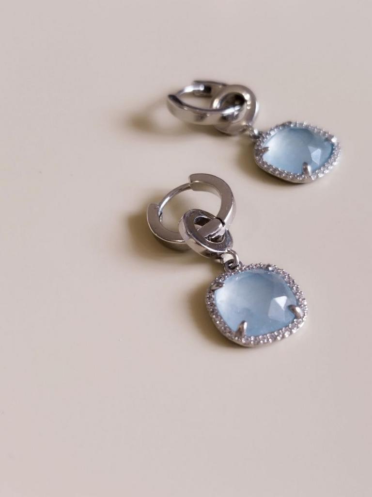 Серьги из нежно-голубого кварца