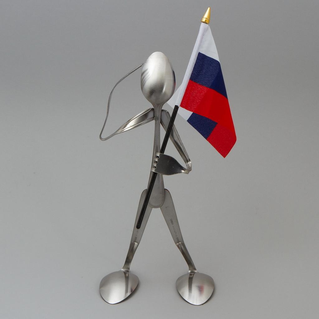 029227 / Авторская скульптура  «Патриот» с российским флагом