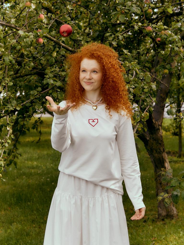 Лонгслив с вышивкой белый