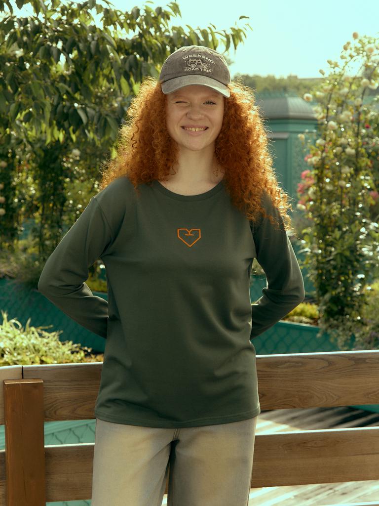 Лонгслив с вышивкой зеленый