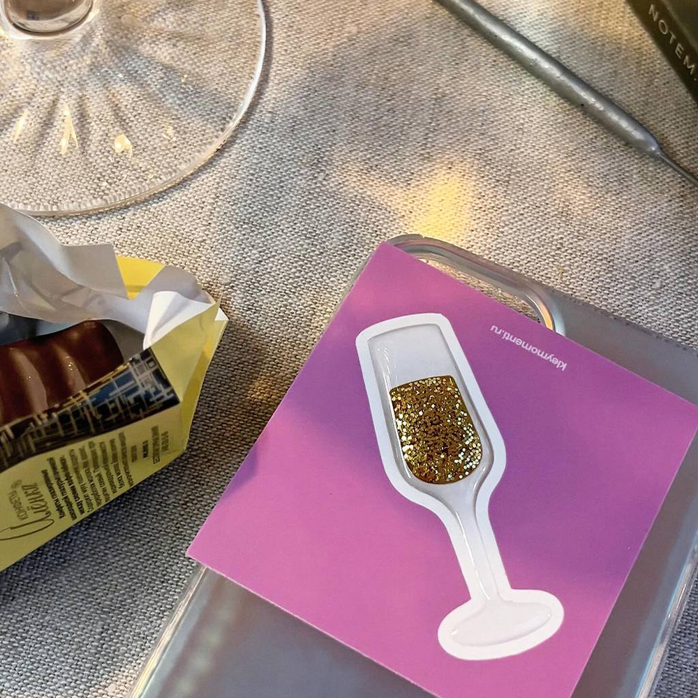 Фужер с игристым