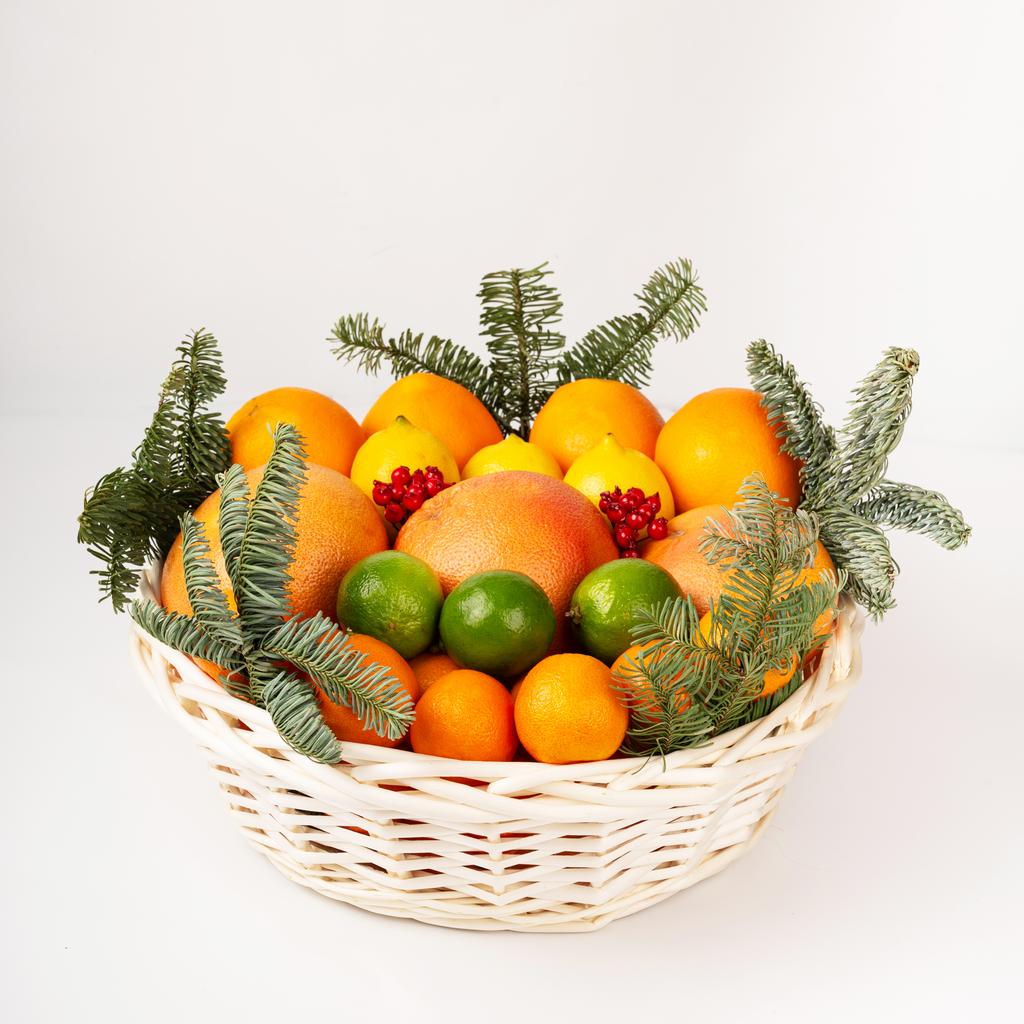 Корзина с цитрусовыми плодами