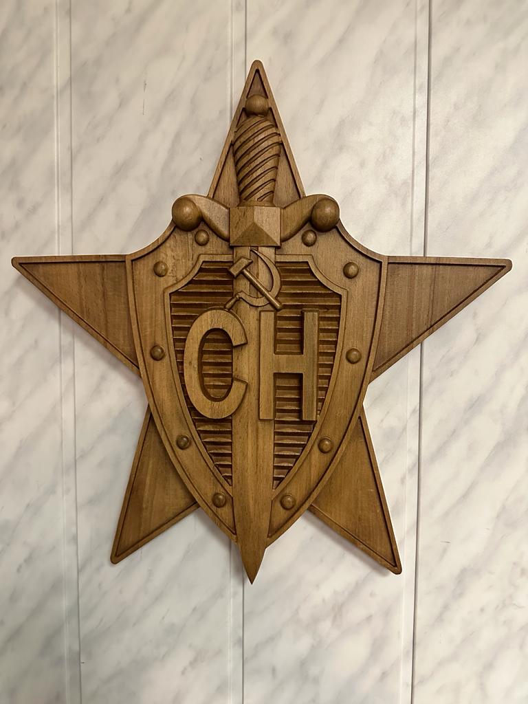 Знак спецназа деревянный 3д , дуб 40 см