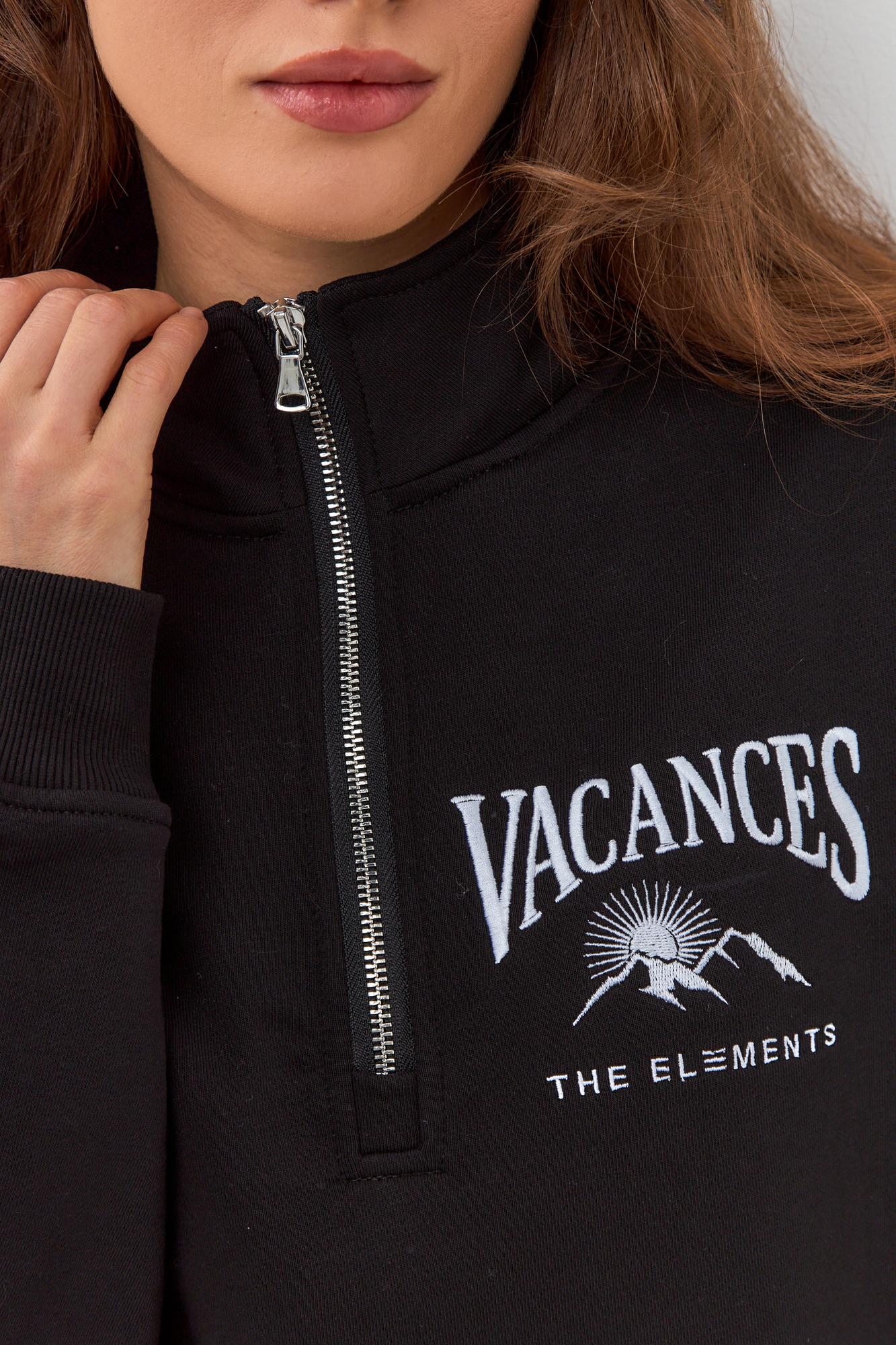Half zip свитшот Vacance женский черный от The Elements Изделие выполнено из премиального футера-трехнитки диагональ 330 гр, без начеса oversize