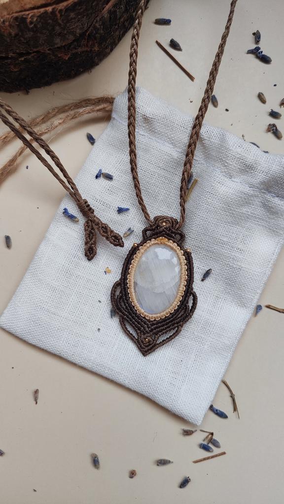 Кулон с лунным камнем