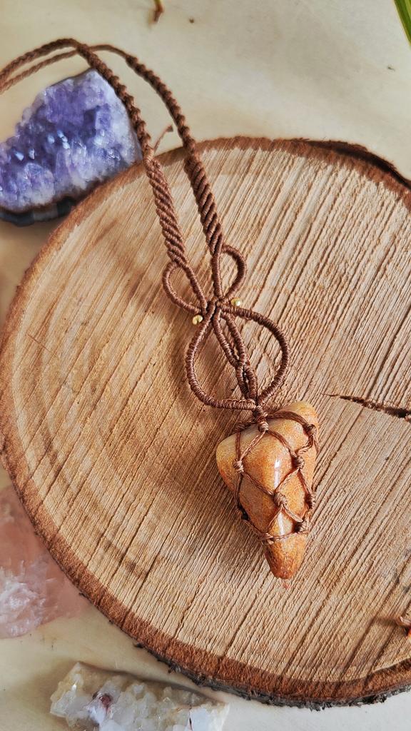 Кулон с кораллом