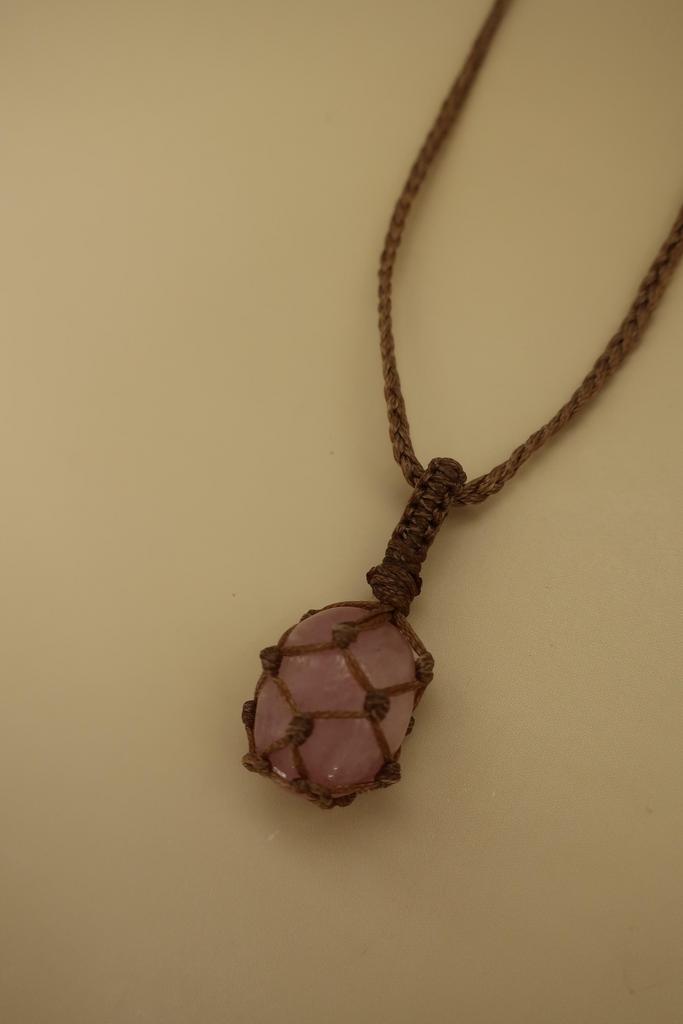 Кулон - мешочек с кунцитом