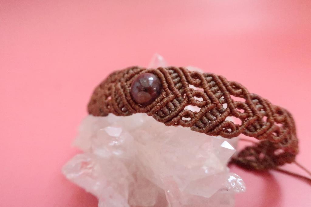 Браслет с соколинным глазом (петерсит, коричневый)