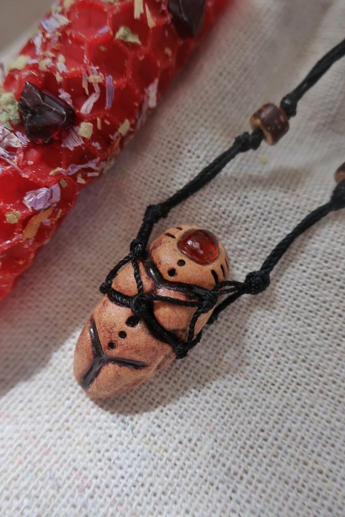 Керамическая Берегиня "Гранат"