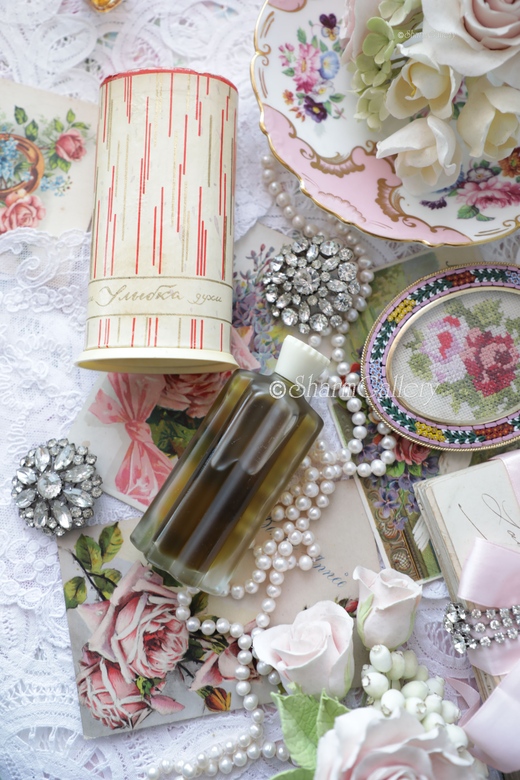 Духи "Улыбка" в коробке ф-ка Алые паруса СССР.