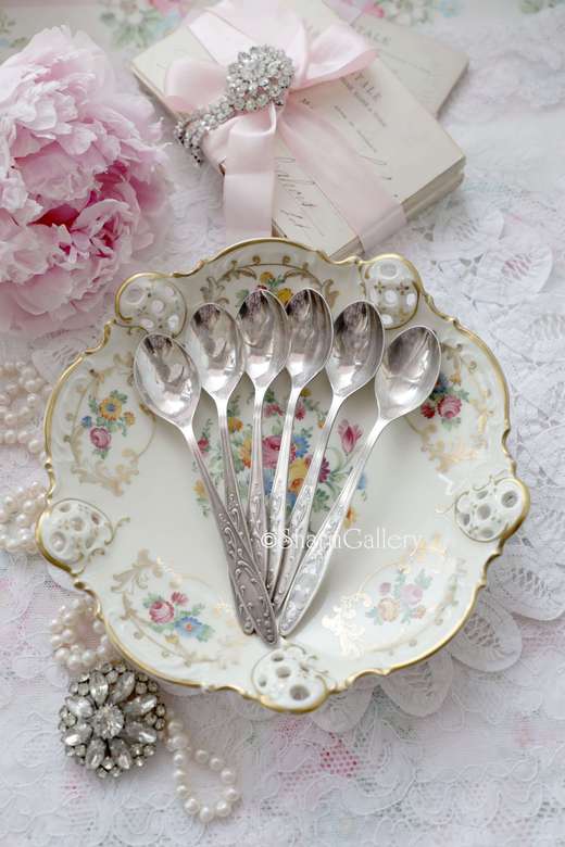 Мельхиоровые чайные ложки в коробке №122. СССР, Кольчугино.