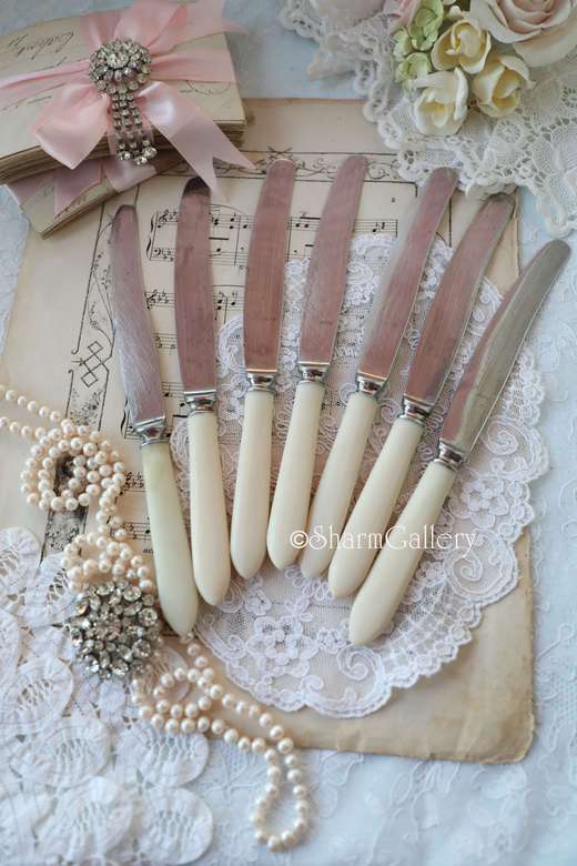 Набор винтажных столовых ножей с бакелитовыми ручками, 7шт.. CCCP.