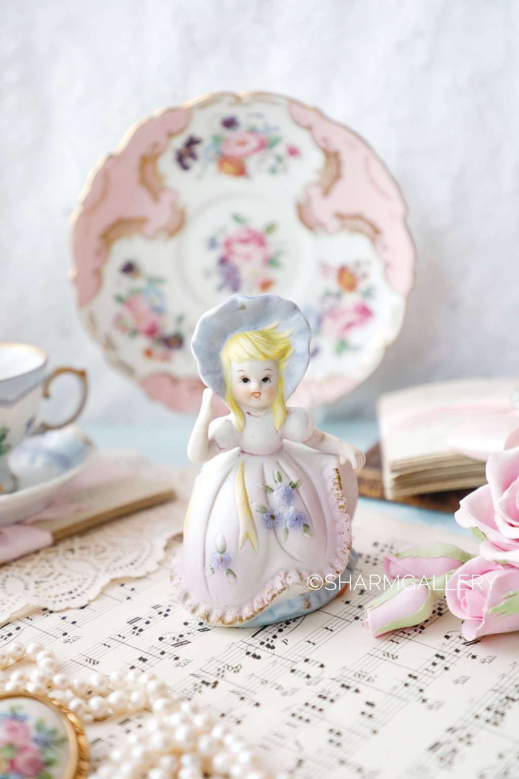 Девочка в шляпке, статуэтка бисквитный фарфор, Германия. Винтаж.