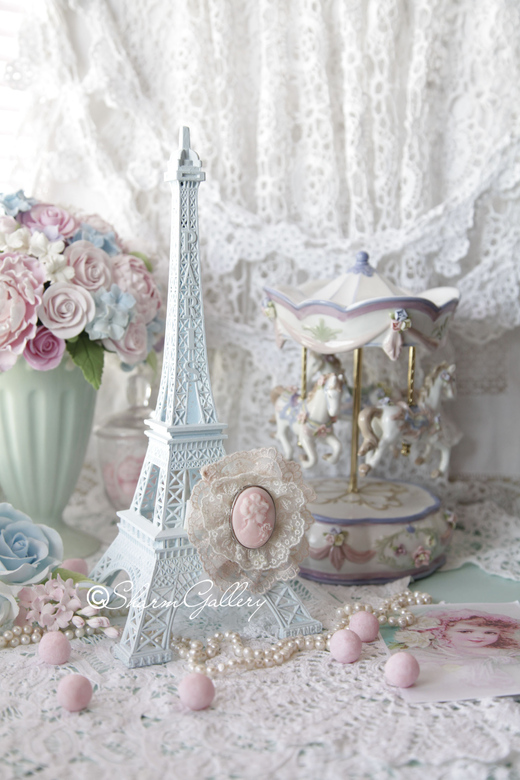 "Shabby Tour Eiffel". Эйфелева башня.