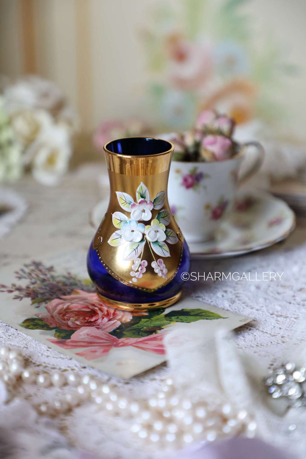 Миниатюрная вазочка. Кобальтовое стекло, лепка, позолота. Богемия, Чехословакия.