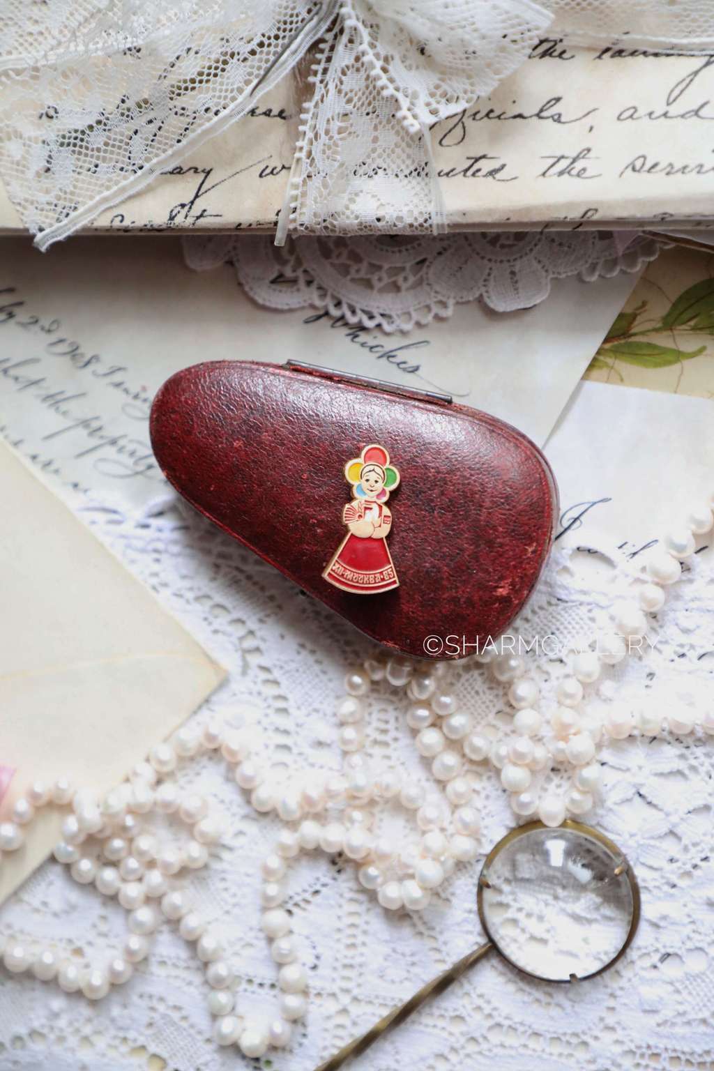 Значок Катюша, XII Всемирный фестиваль молодёжи и студентов 1985г. СССР.