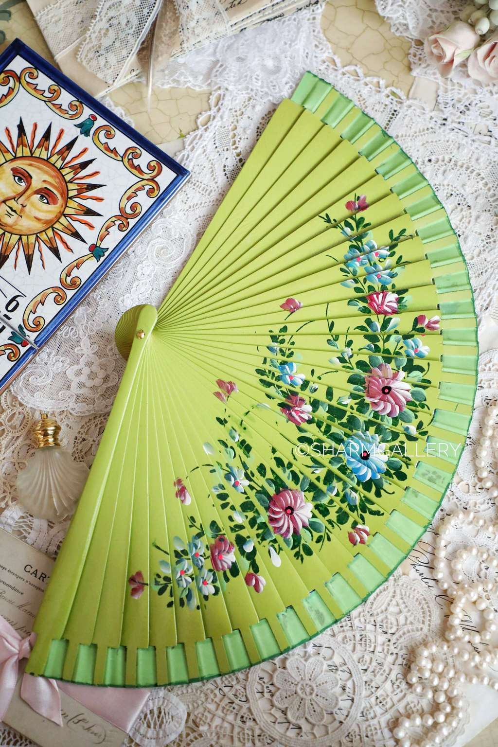 Веер №7 деревянный с росписью, салатовый. Испания, Винтаж.