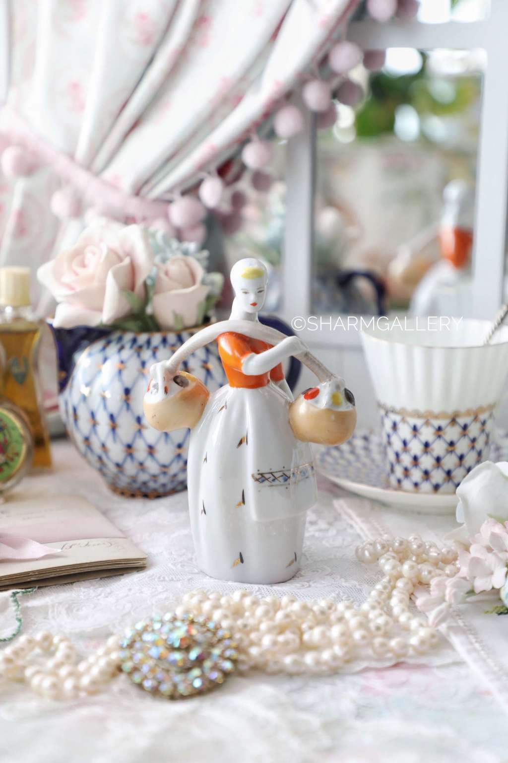 Статуэтка Девушка с грибами, №3. Фарфор, ЗХК Полонне. СССР.