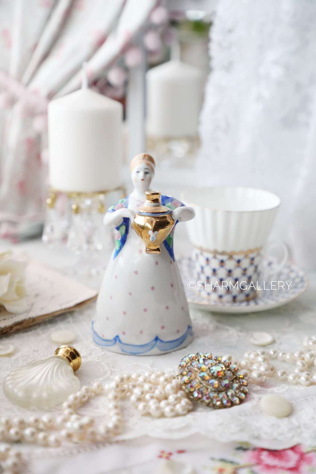 Статуэтка "Барышня с самоваром" №3 (в синем платке) Фарфор, Дулево, СССР.