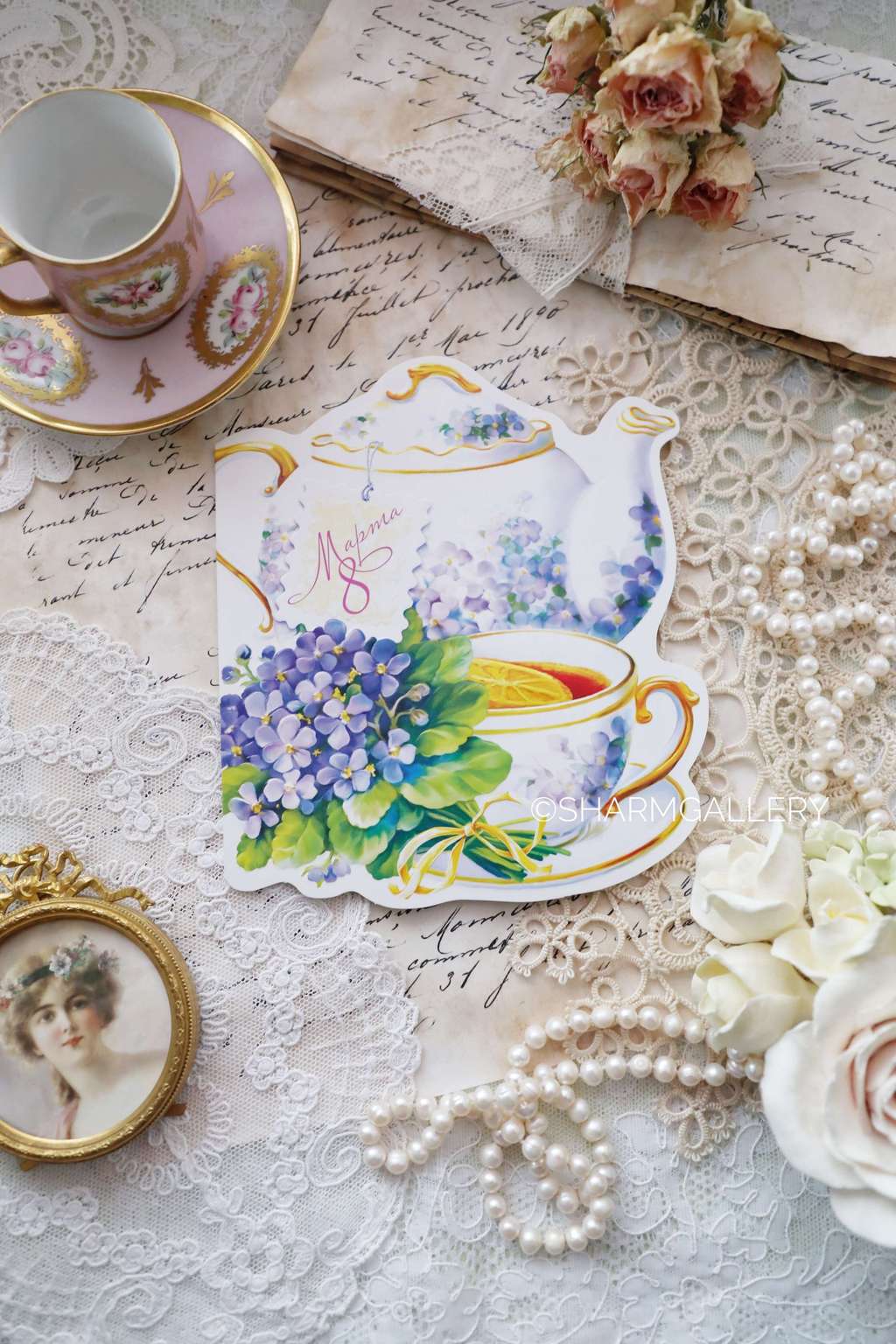 Открытка фигурная  "8 Марта". Россия.