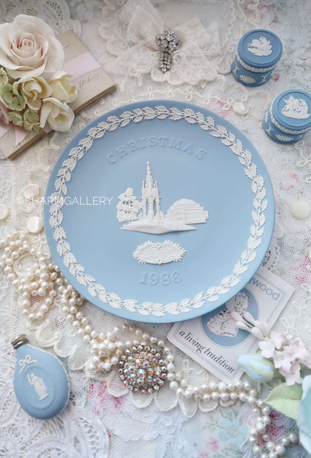 Тарелка Рождество 1986г. Бисквитный фарфор Wedgwood, Англия.