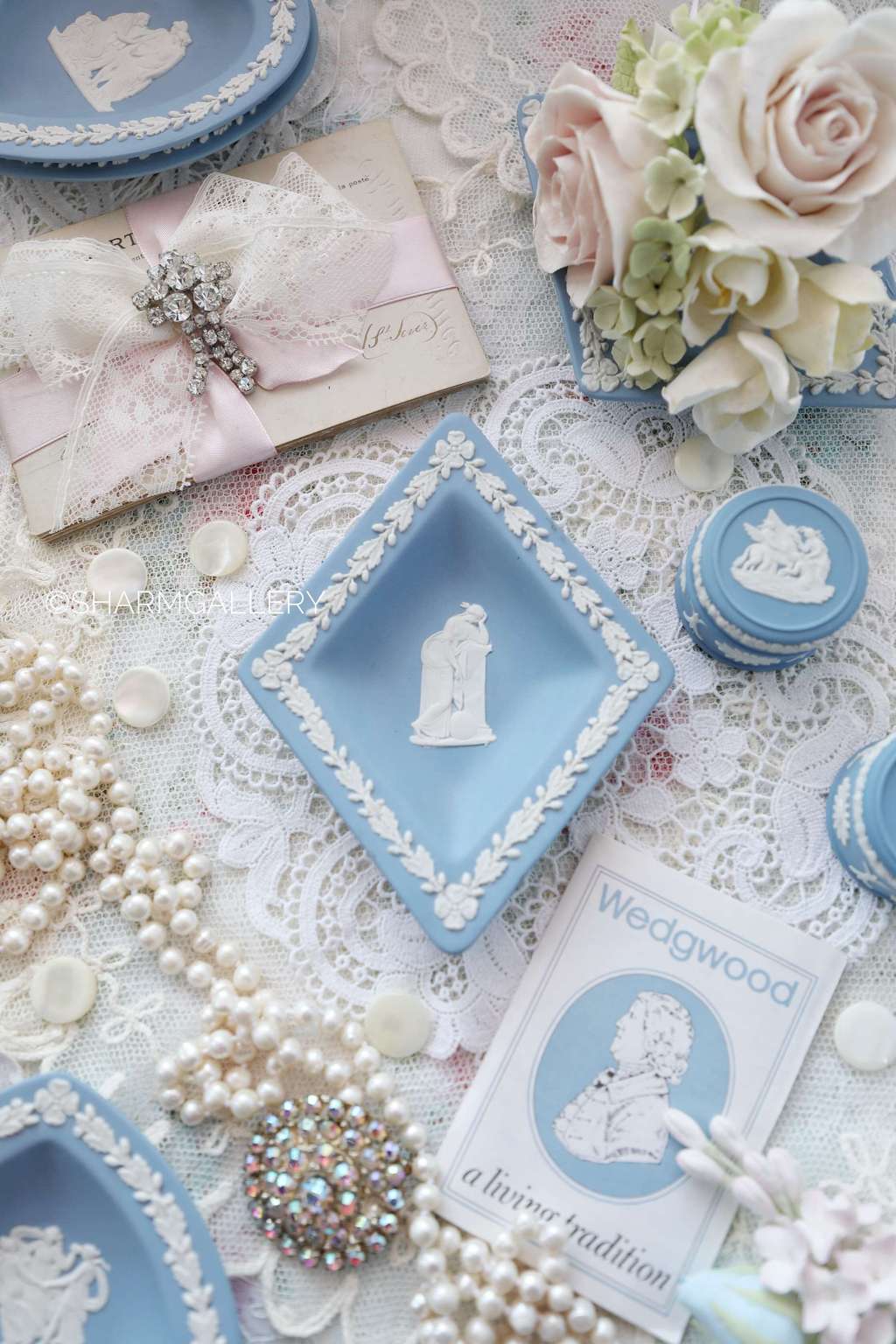 Тарелочка «Карточные масти» Буби, бисквитный фарфор Wedgwood, Англия.