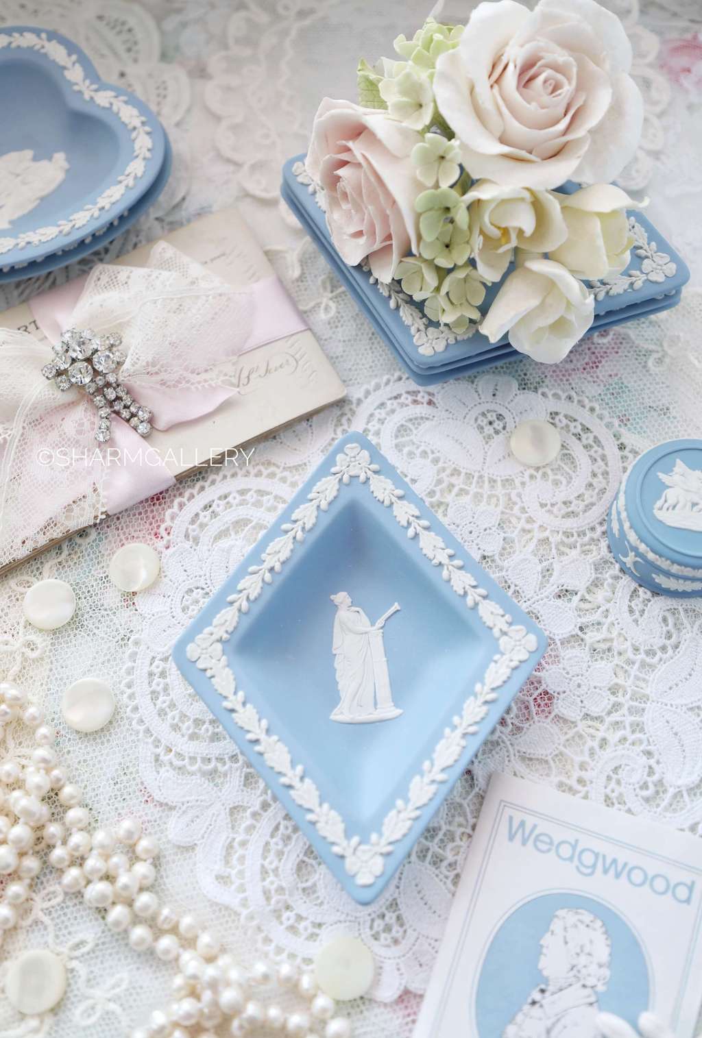 Тарелочка «Карточные масти» Буби, бисквитный фарфор Wedgwood, Англия.