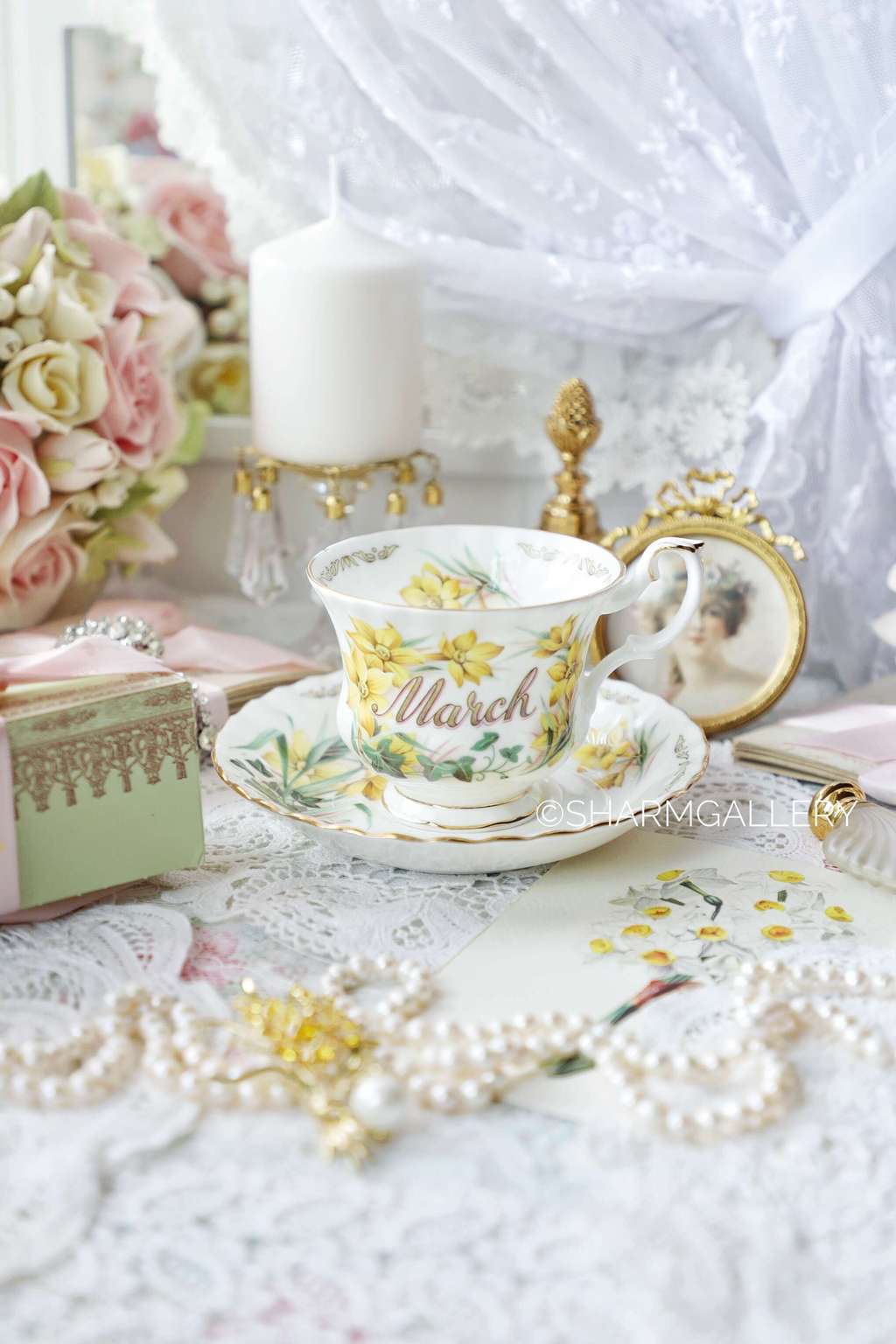 Уценка! Чайная пара Март/Нарцисс, серия «Bouquet of the month series” костяной фарфор Golden Crown Англия.