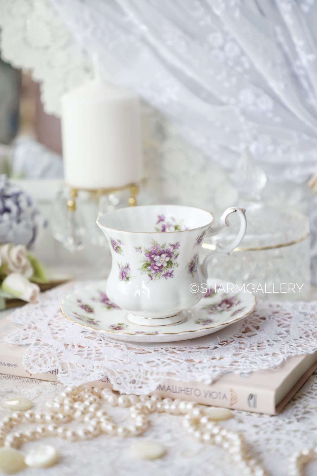Чайно - кофейная пара с фиалками «Sweet Violets” костяной фарфор Royal Albert Англия.