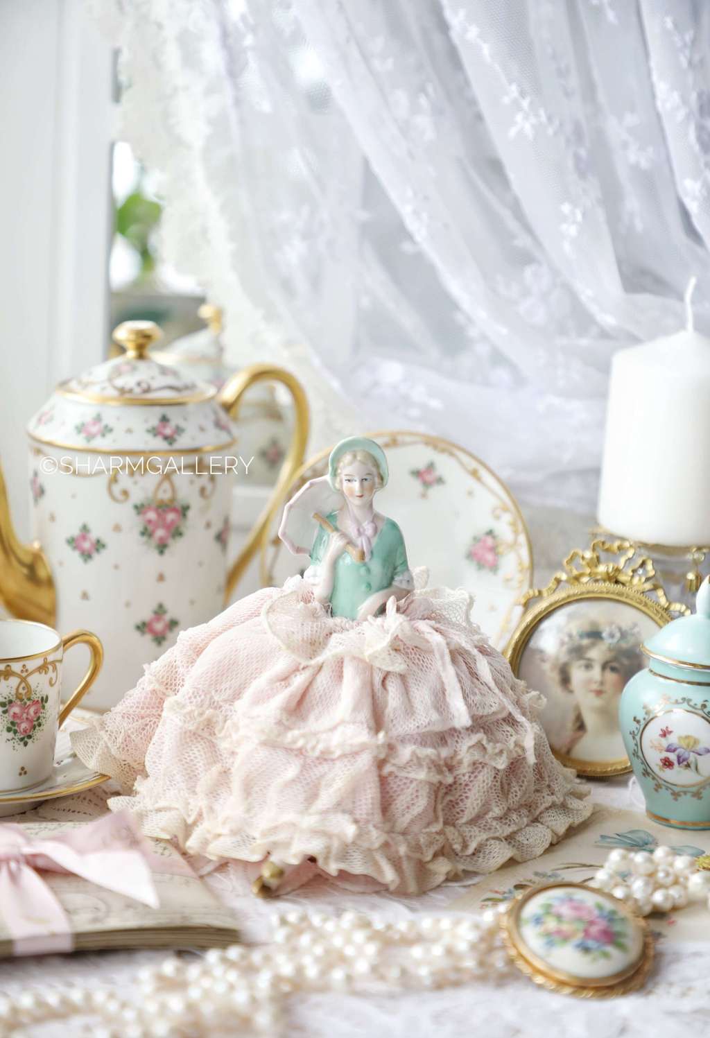 Half doll, антикварная игольница «Дама с зонтиком». Фарфор, Германия.
