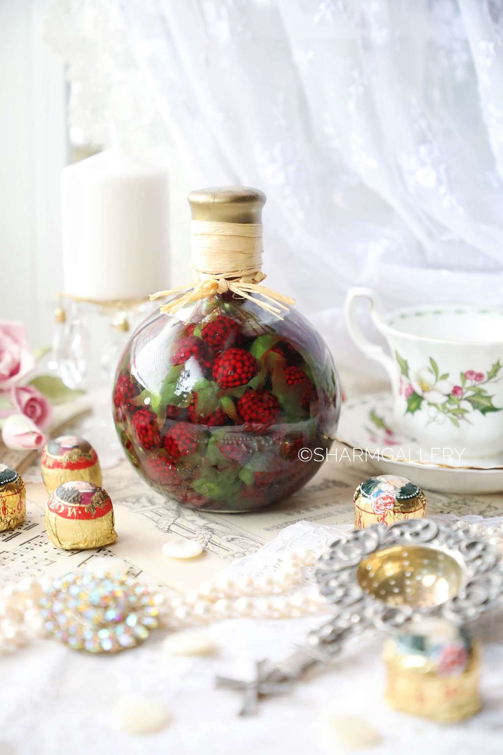 Малина консервированная в бутылке, декор (муляж) 1990-е Испания.