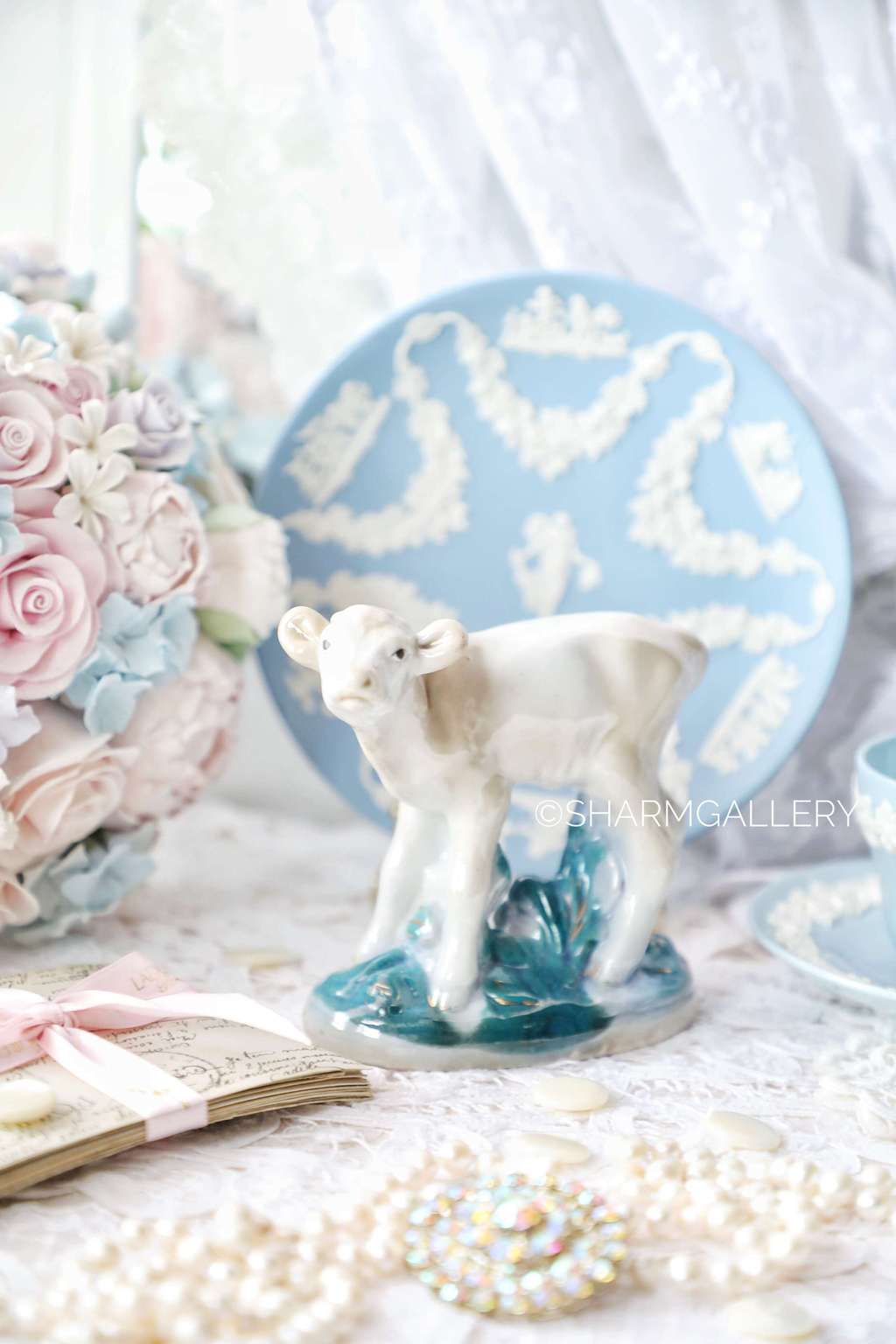 Статуэтка "Теленок" (молодой бычок) фарфор старая Гжель, СССР.